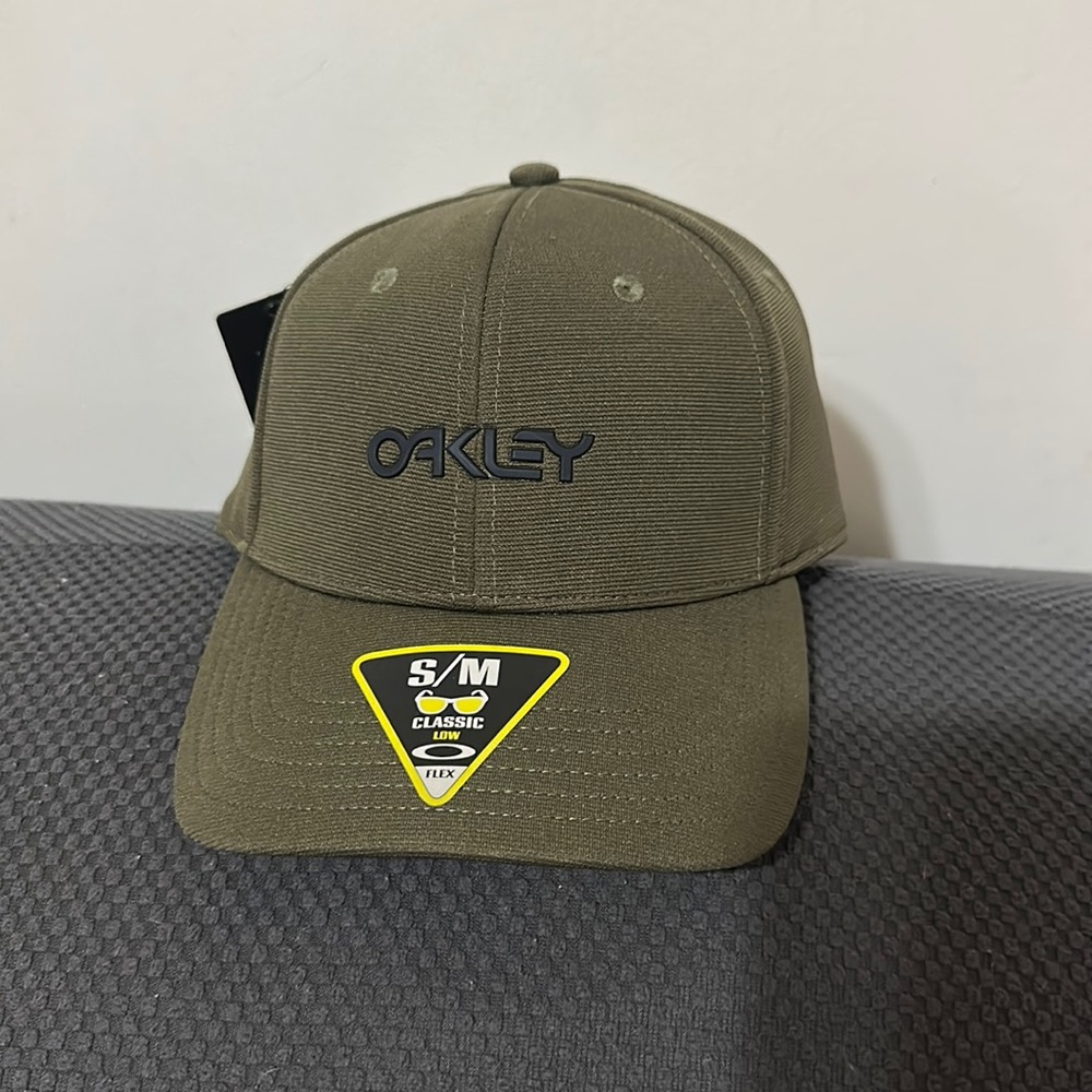 Oakley (s/m) 6 panel stretch metallic hat
